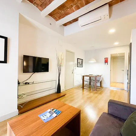 Boutique Pare Lainez- 2 Bedroom Sagrada Famlia With Balcony Apartment *