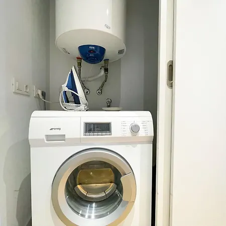 Boutique Pare Lainez- 2 Bedroom Sagrada Famlia With Balcony Apartment *