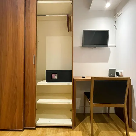 Boutique Pare Lainez- 2 Bedroom Sagrada Famlia With Balcony Apartment Barcelona